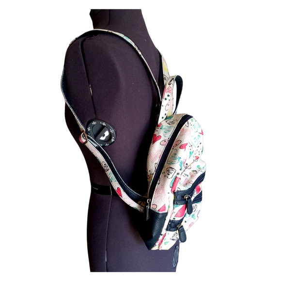 Stone Mountain heart printed backpack - Picture 3 of 8